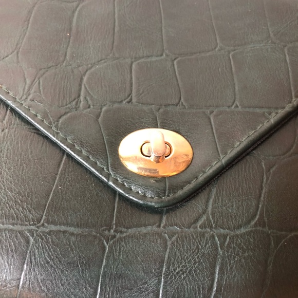 Harve Benard Green Faux Leather Alligator Print Clutch - Picture 2 of 5